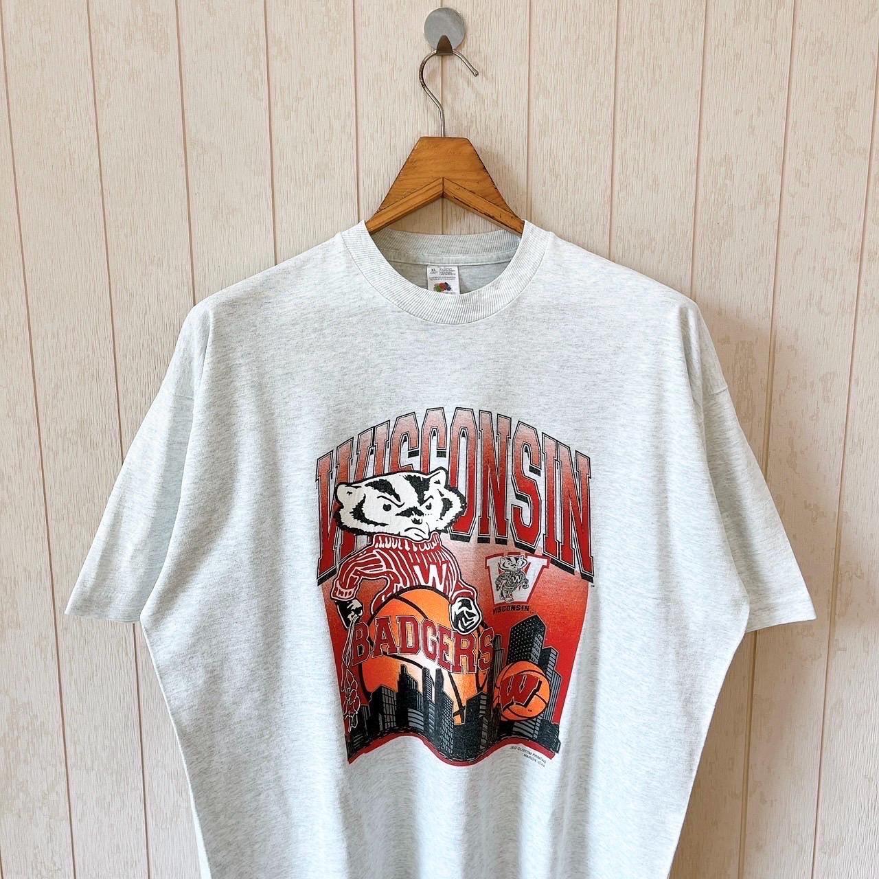 Vintage 90s Wisconsin Badgers T-shirt - Fruit of the Loom - Size 