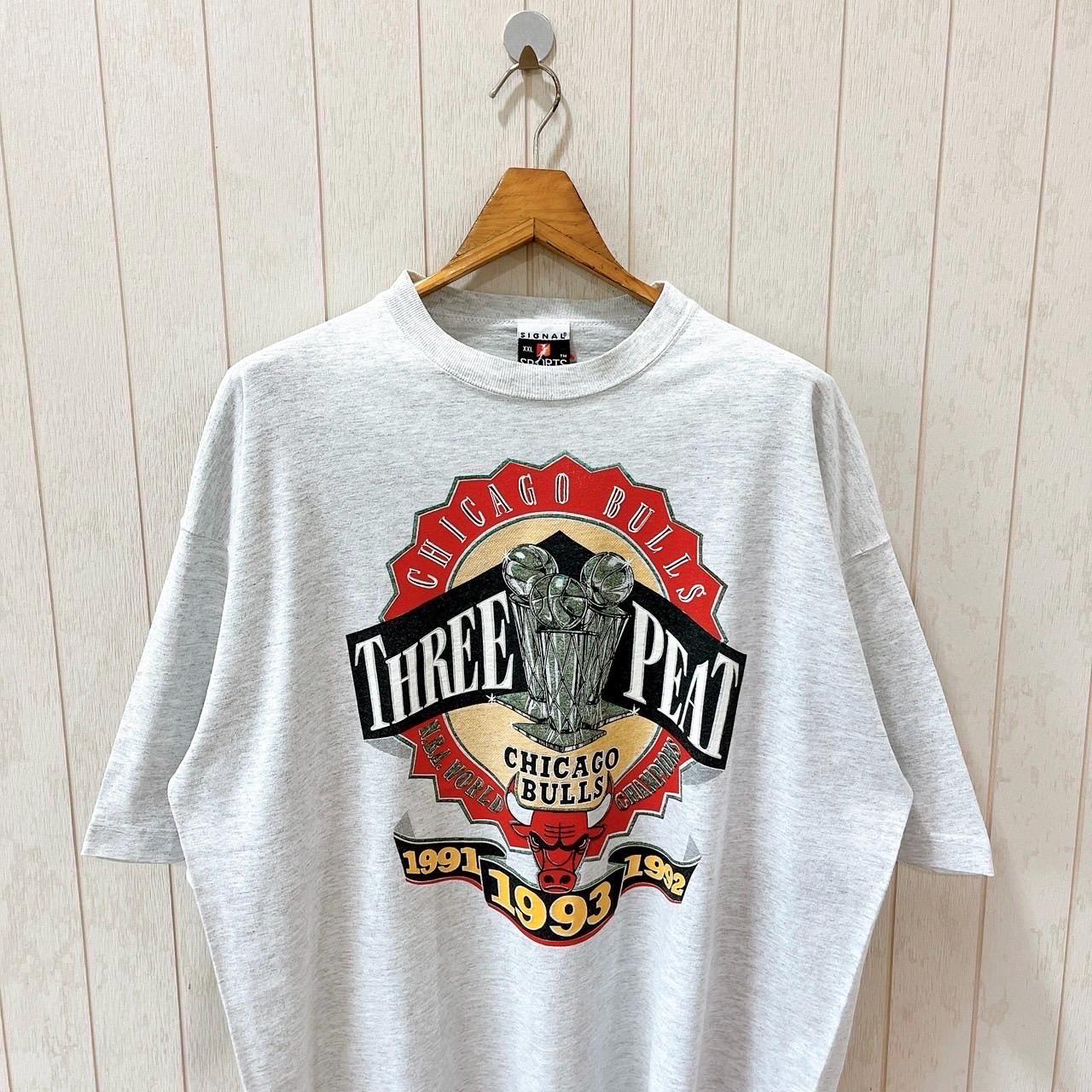 Vintage 90s Chicago Bulls T-shirt: NBA Three Peat, Signal Sports