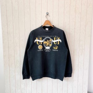 Vintage 90s University of IOWA sweatshirt/ vintage Iowa Hawkeyes NCAA sweatshirt/ vintage Girar din made in USA sweatshirt/ size L