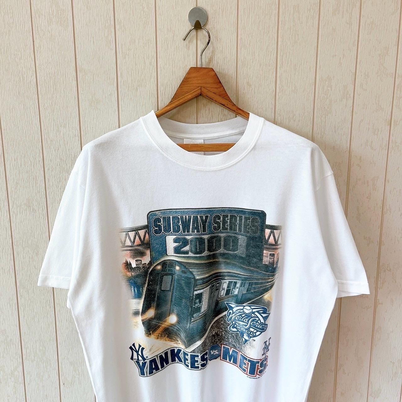 Vintage 2000 Subway Series T-shirt: Yankees Vs Mets, Gildan Size L