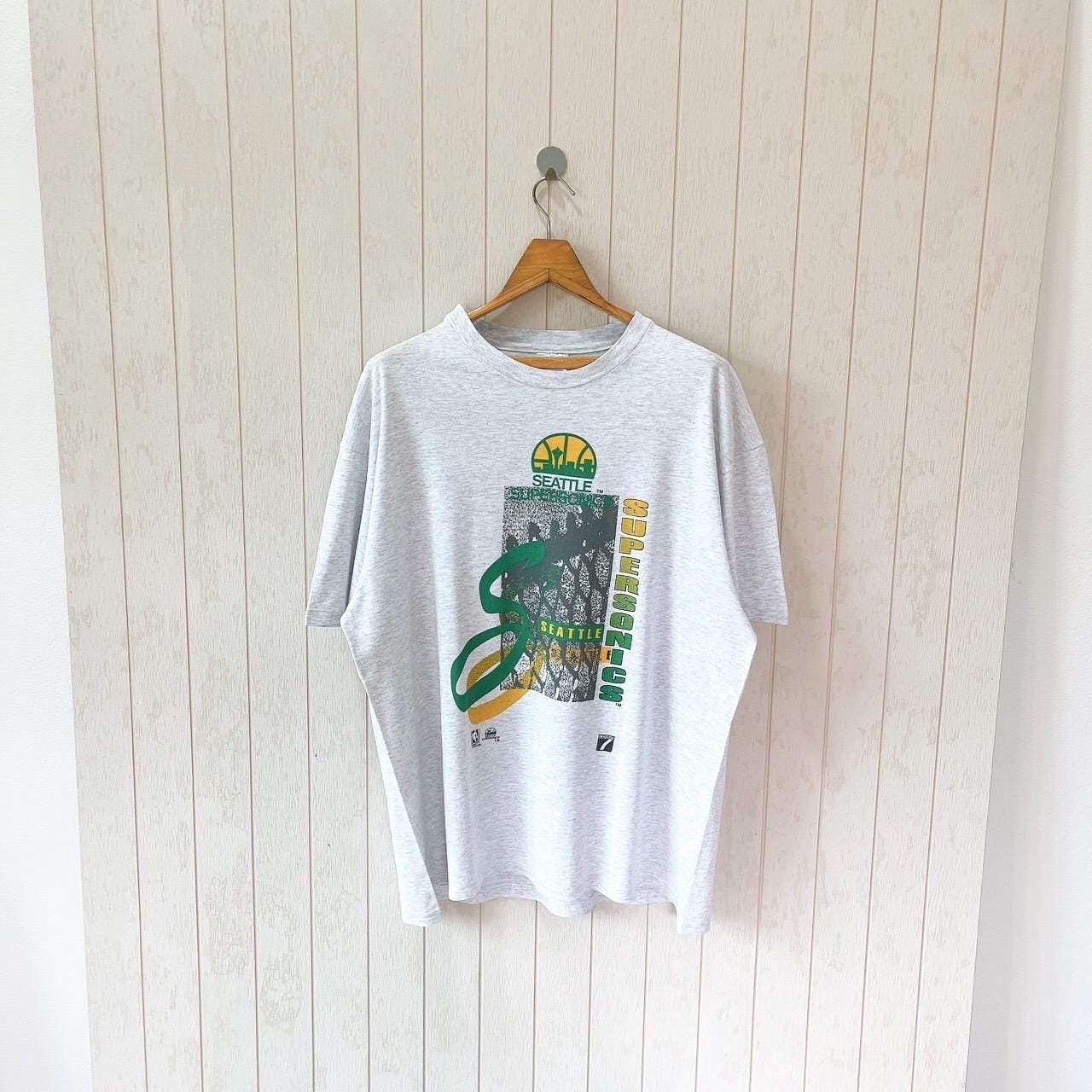90年代のヴィンテージ シアトル スーパーソニックス Tシャツ：ヘインズ