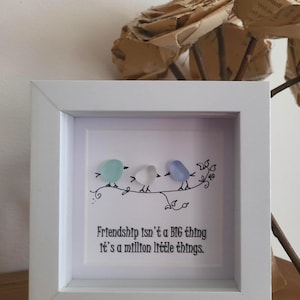 Cuadro de pájaros de la amistad dibujado a mano sobre cristal de mar - cuadro para pared enmarcado.