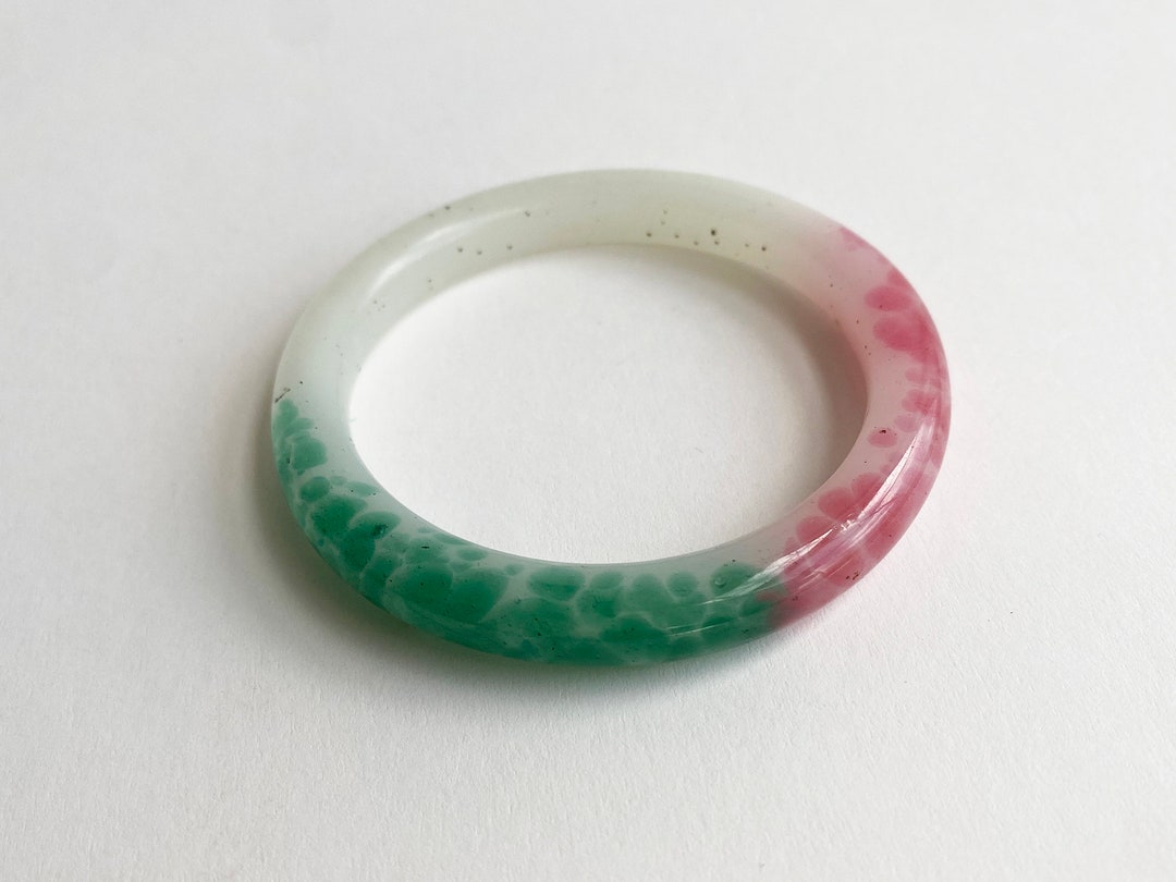 Vintage 60s Peking Glass Heavy Bangle in Offwhite Marbled With Green