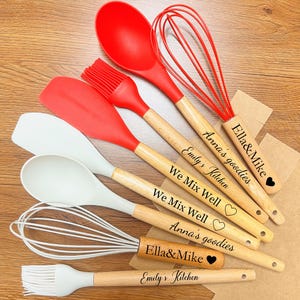 Benutzerdefinierte Küchenutensilien, personalisierte Spachtel und Kelle Set, gravierte Silikon Holzlöffel Set, Geschenk zum Ruhestand, Küchen Geschenke, Bäcker Geschenk