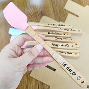 Engraved Silicone Spatula,Wedding Favors,Mini Wooden Baking Tool,Personalized Text Kitchen Gift, Bulk Party Favors , Cooking Gifts for Women