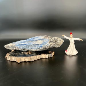 Raw Blue Kyanite Crystal on Stand Stone of Truth, Alignment Communication Healing Crystal for Chakras, Energy Clearing Intuition
