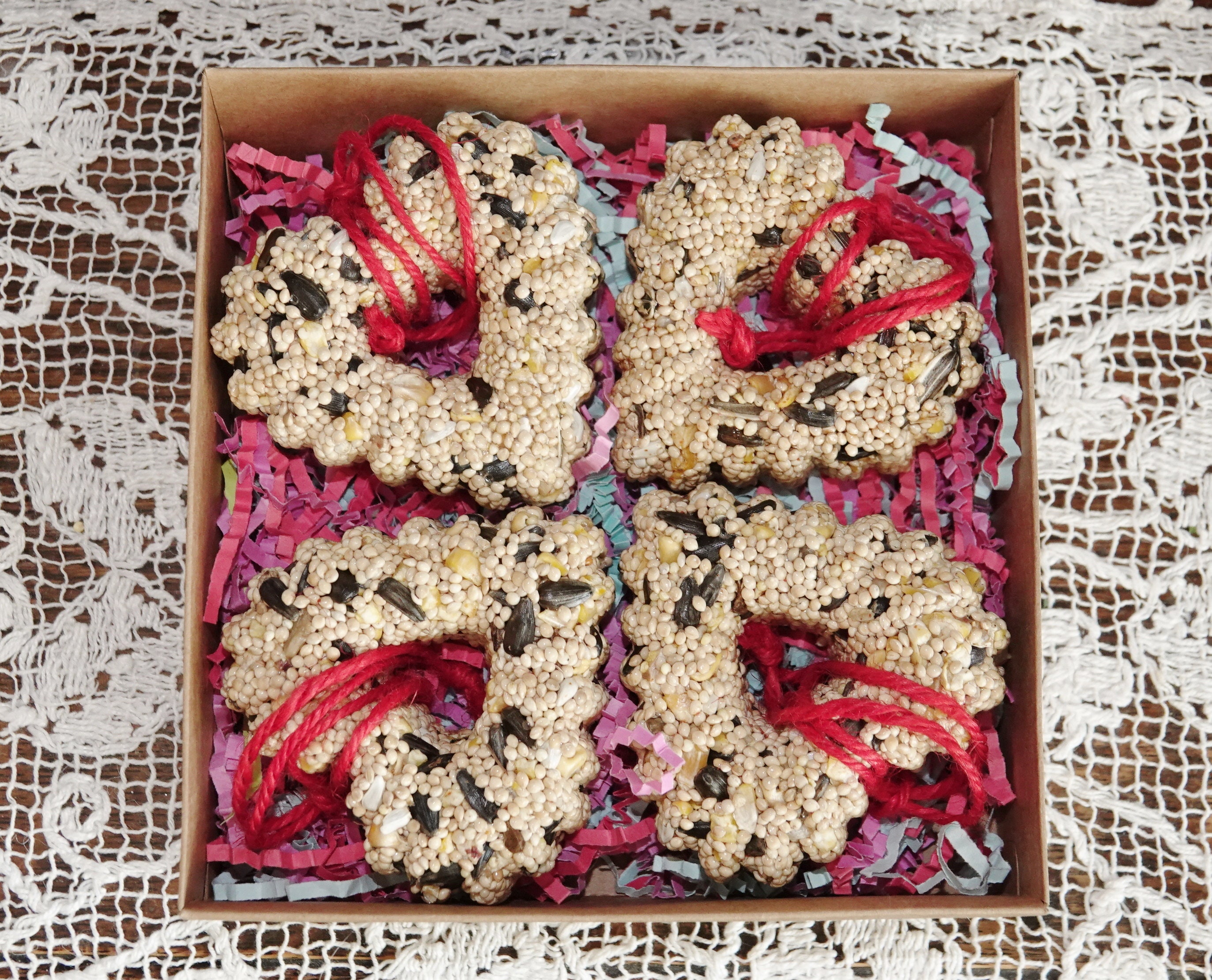Hearts Birdseed Feeders 4 Boxed Ornaments - Premium seed Options - Sh…