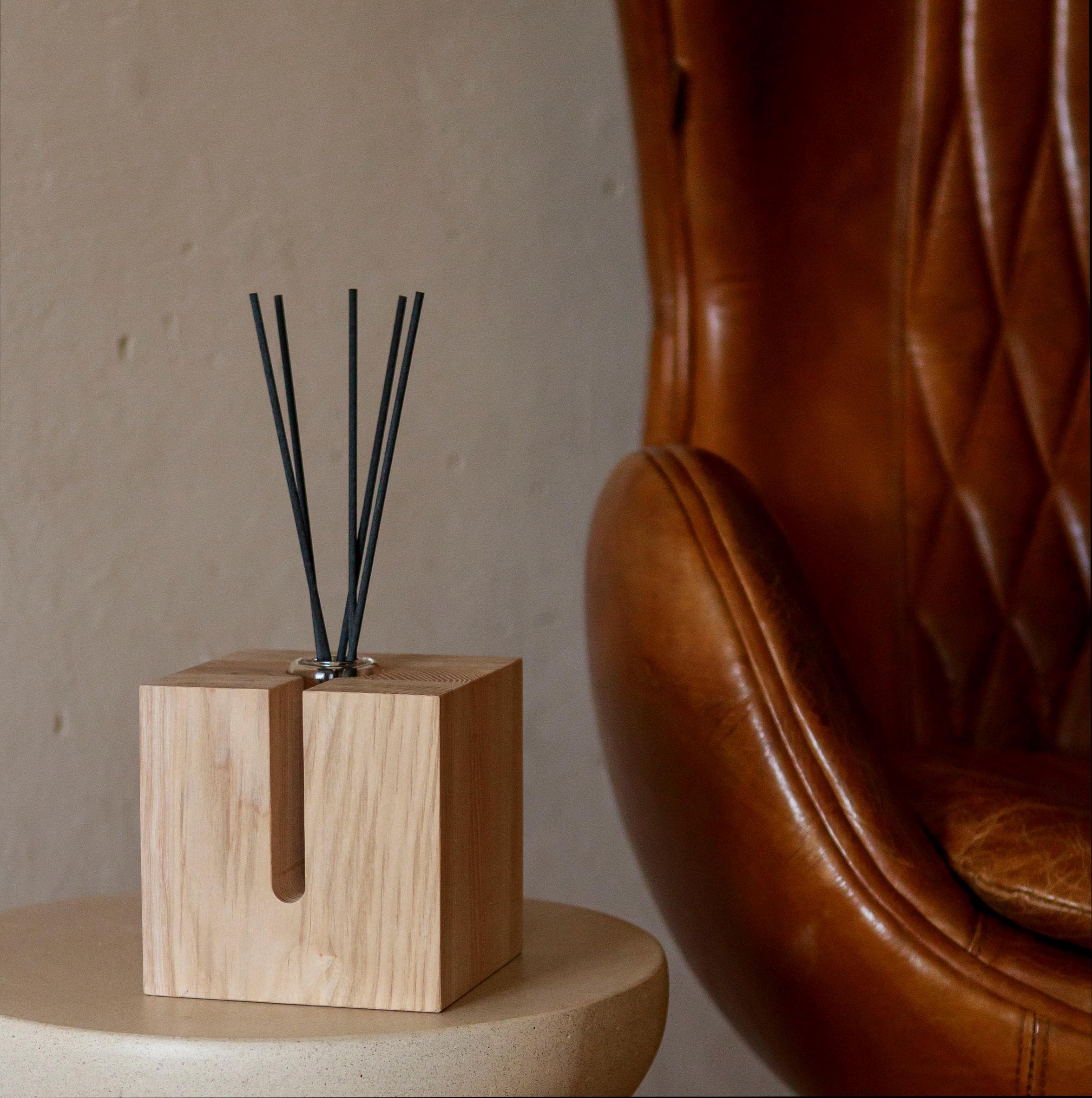 Reed Diffuser with Natural Scent | Minimalist Oak Aroma Cube Handmade | Modern Home Fragrance Gift | Soft-Edge Decor for Calm Spaces