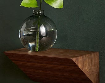 Triangle plank: zwevende plank van massief walnoot