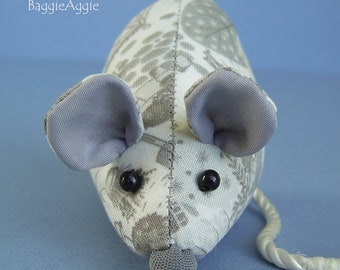 Cute MOUSE Pincushion. Grey Pin Cushion. Birthday Gift for Sewer, Knitter or Crocheter.