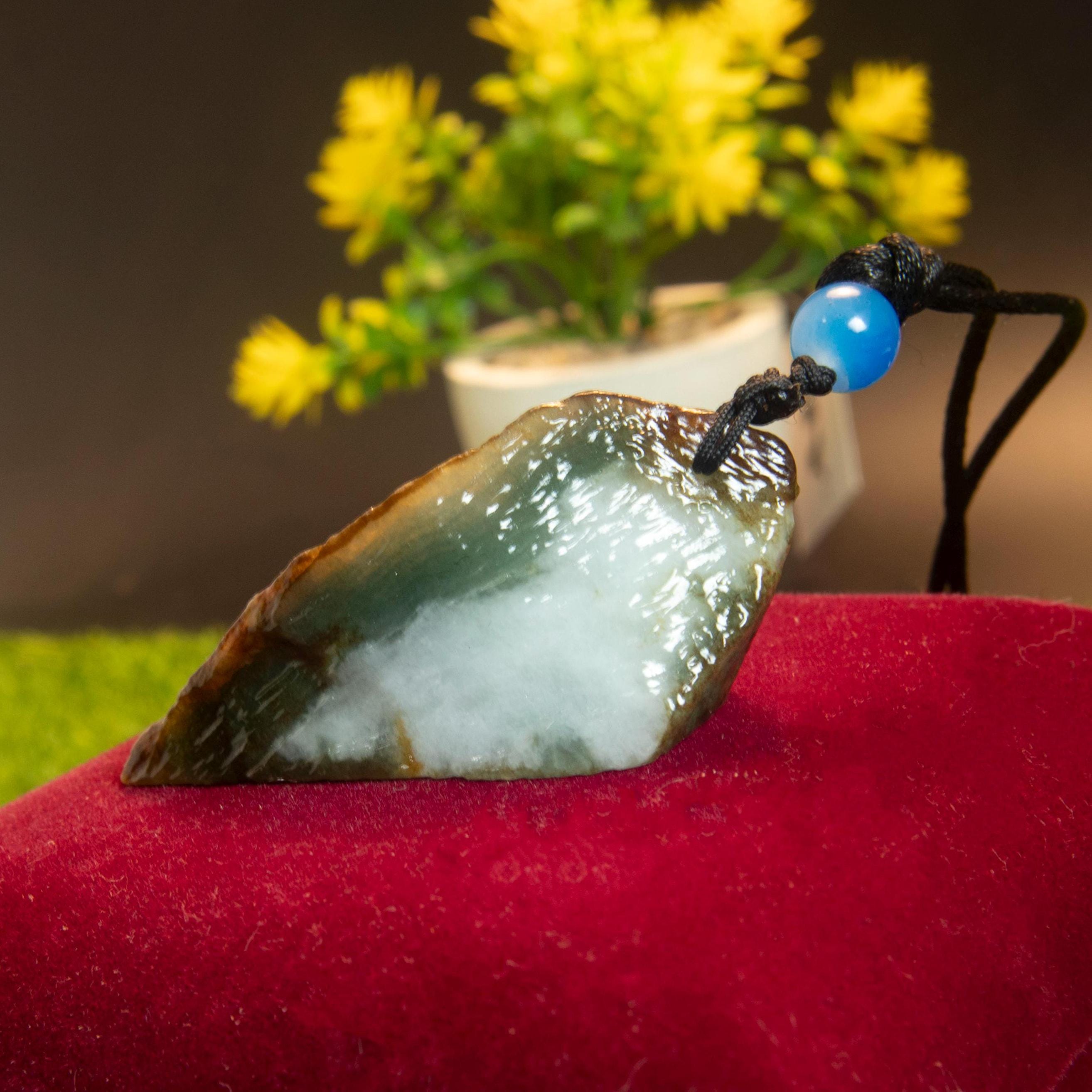 赤と緑の翡翠ペンダント：ビルマ産A級フェイクイ、ユニークな形状