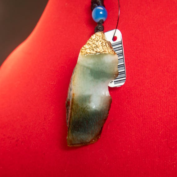 赤と緑の翡翠ペンダント：ビルマ産A級フェイクイ、ユニークな形状