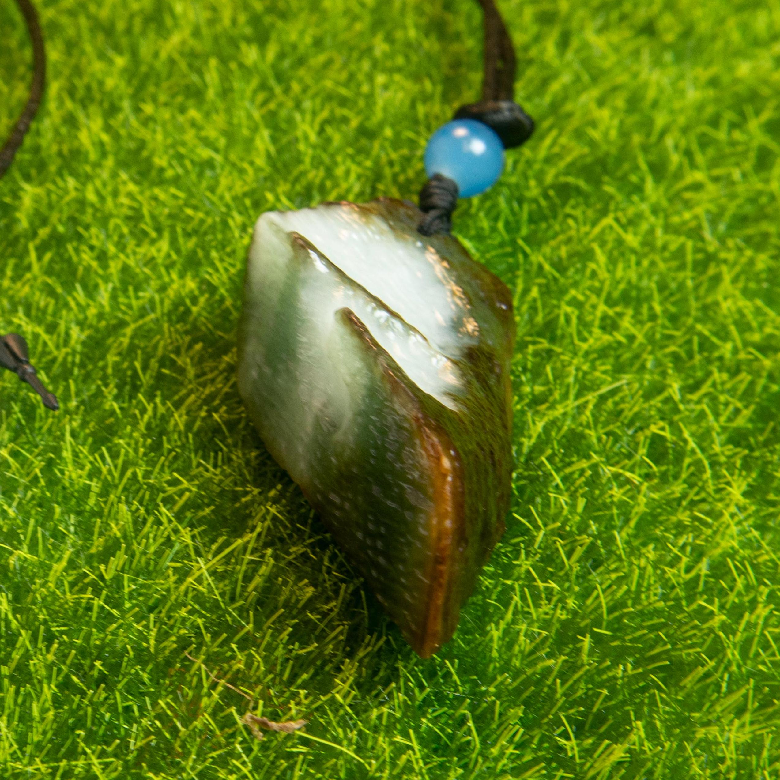 赤と緑の翡翠ペンダント：ビルマ産A級フェイクイ、ユニークな形状