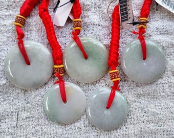 Jadeit Donut Anhänger: Natürliches Grünes Amulett