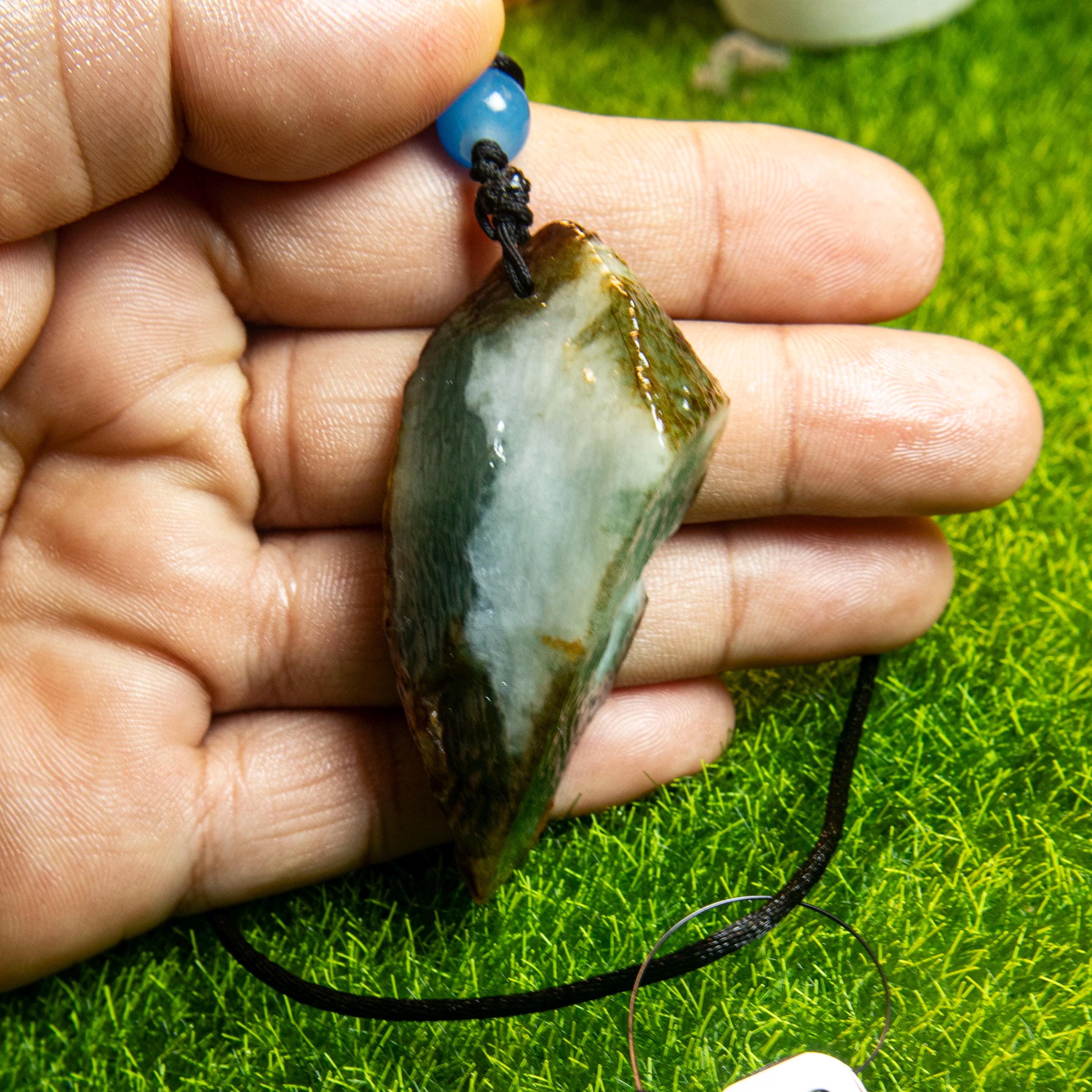 赤と緑の翡翠ペンダント：ビルマ産A級フェイクイ、ユニークな形状