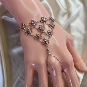 Flower Hand Chain Bracelet – Ottoman Style Finger Bracelet with Ring, Shahmaran Inspired Slave Jewelry, Gift for Her, Statement Look