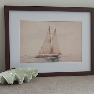 Geschenkset besteht aus einer Vintage Porzellanschale-Platte und einem gerahmten auf Leinwand gedruckten Bild von Vintage Boot