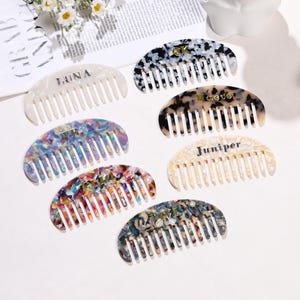 Peine de acetato con iniciales personalizadas, peine de tortuga en forma de media luna, peine portátil de bolsillo con dientes anchos, regalo para boda, despedida de soltera o dama de honor.