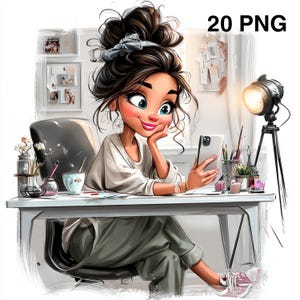 Puede incluir: Ilustración digital de una mujer con cabello oscuro en un moño, sosteniendo un teléfono inteligente. Está sentada en un escritorio con útiles de arte, una lámpara y el texto "20 PNG". La mujer lleva una camisa blanca y pantalones verdes.