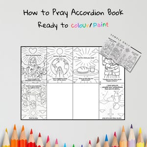Può includere: Un libro a fisarmonica in bianco e nero con illustrazioni e il testo "How to Pray Accordion Book" e "Ready to colour/Paint." Il libro presenta immagini e frasi sulla preghiera, con un libretto "SAMPLE ONLY".