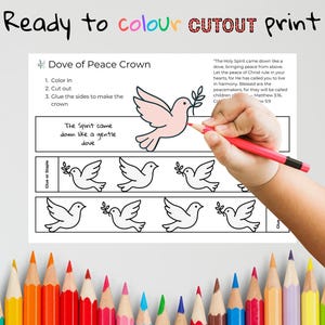 Könnte beinhalten: Eine druckbare Bastelvorlage mit einer Friedenstaubenkrone. Die Anleitung beinhaltet das Ausmalen, Ausschneiden und Kleben der Seiten, um die Krone zu erstellen. Die Vorlage enthält auch ein Zitat darüber, dass der Heilige Geist wie eine sanfte Taube herabkam.