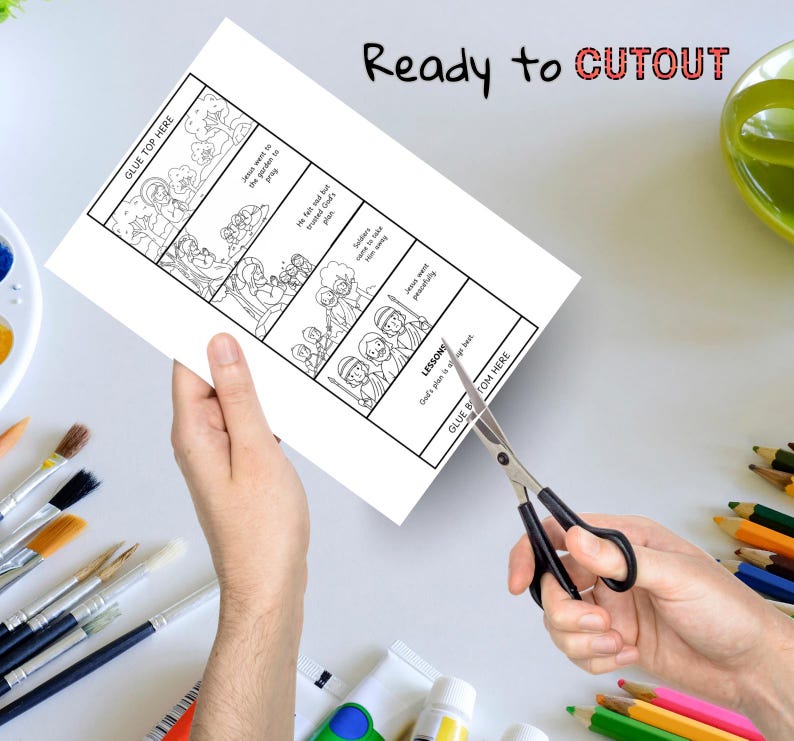 K&ouml;nnte beinhalten: Ein wei&szlig;es Papier mit einer schwarz-wei&szlig;en illustrierten Geschichte wird mit einer Schere geschnitten. Das Papier tr&auml;gt oben den Text "Ready to CUTOUT". Die Illustrationen zeigen Szenen mit Textblasen. Pinsel und Buntstifte befinden sich im Hintergrund.