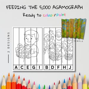 K&ouml;nnte beinhalten: Eine schwarz-wei&szlig;e Agamograph-Malvorlage mit dem Text "FEEDING THE 5,000 AGAMOGRAPH" und "Ready to colour/paint". Das Bild zeigt zwei Designs, eines mit einem Jungen, der einen Korb mit Essen h&auml;lt, und das andere mit einer Gruppe von Menschen.