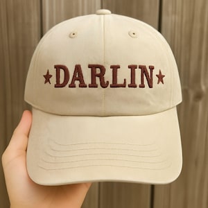 Bestickte Darlin &#39;Baseball Cap: Western Cowgirl Trucker Hat