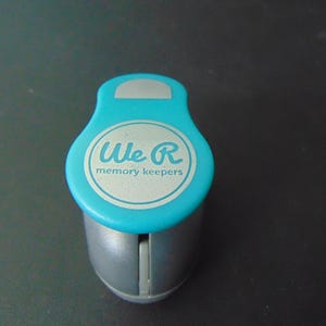 We R Memories Keepers Thumb Notch Scrapbook Metal Hole Punch