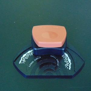 Friskars Scalloped Large Circle/Small Circle Metal Hole Punch