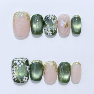 Emerald Floral Glow Press On Nails｜Floral Overlay Detail Nails｜Gold Leaf Highlight Nails｜Short Square Shape Nails｜Fresh Botanical Mood Nails