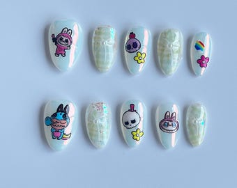 Presse lumineuse dessin animé sur les ongles | Ongles ludiques et amusants | Motif crâne arc-en-ciel | Presse sur les jeux d'ongles | Ongles réutilisables | Presse faite main sur les ongles