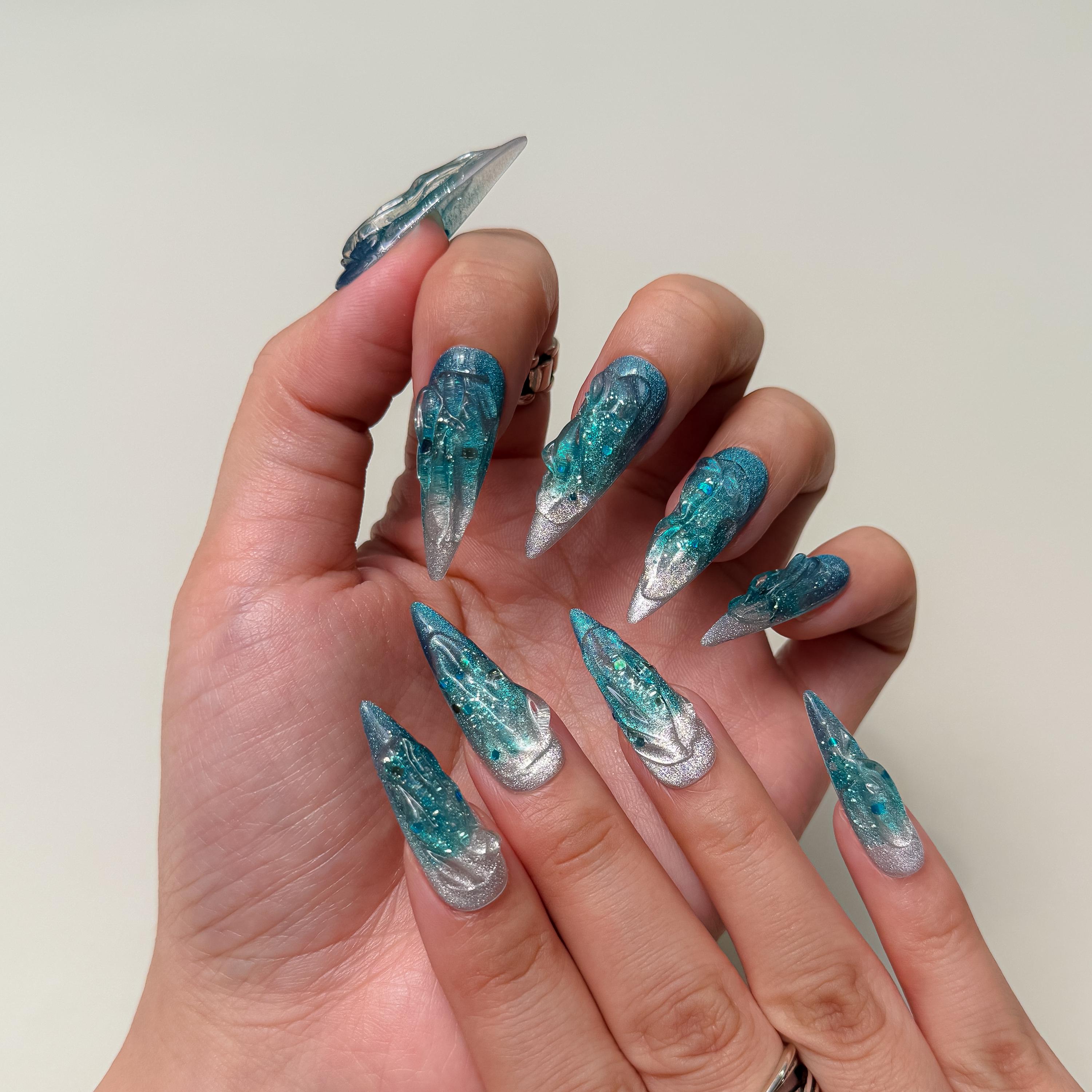 Short Blue 5 Gradient Nails That Shine