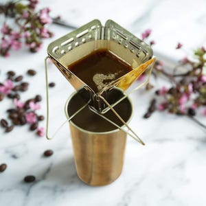 Portable Foldable Hand Pour Over Coffee Filter-Foldable Camping Coffee Filter with Stand, Compact Travel Coffee Maker for Outdoor Adventures