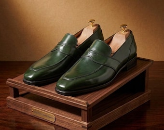 Elegantes mocasines verdes de piel sin cordones para hombre - Mocasines verdes hechos a mano