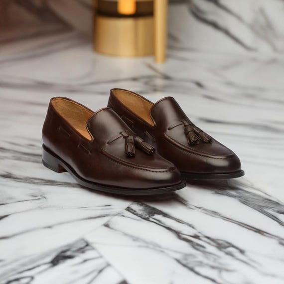 Men\'s Brown Tassel Loafers — Classic Slip-On Style Classic Brown Leather Tassel Loafers for Versatile Style  main image 3