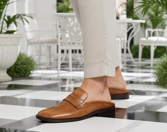 Mules Tabi de piel marrón para hombre: estilo japonés, puntera dividida, sin talón, sin cordones.