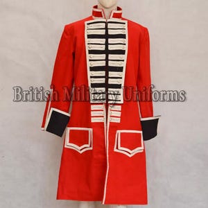 Cappotto militare in lana rossa: stile ufficiale britannico del XVIII secolo