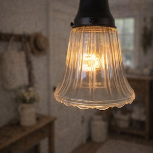 Amber IRIDECENT 1960s Antique FLUTED PENDANT Light Fixture Kitchen Island Dining Room Table Laundry Room Bedroom Vanity Ceiling Light Flush