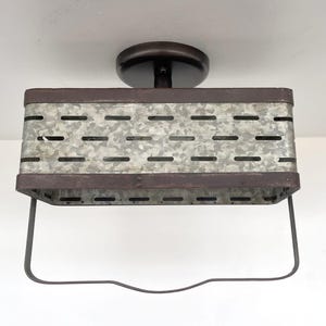 Plafonnier rectangulaire galvanisé rustique - Lampe industrielle en métal à encastrer dans la cuisine, l'éclairage de la ferme, l'homme des cavernes image 6