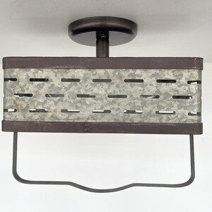 Plafonnier rectangulaire galvanisé rustique - Lampe industrielle en métal à encastrer dans la cuisine, l'éclairage de la ferme, l'homme des cavernes image 7