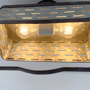 Plafonnier rectangulaire galvanisé rustique - Lampe industrielle en métal à encastrer dans la cuisine, l'éclairage de la ferme, l'homme des cavernes image 3
