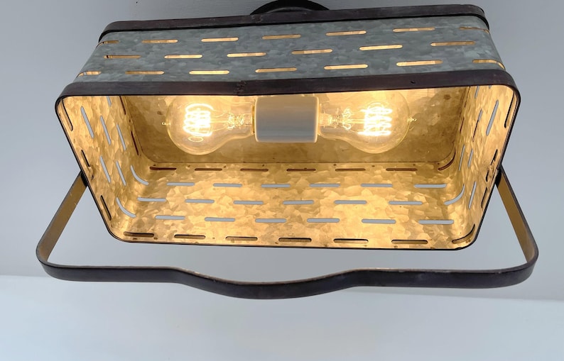Plafonnier rectangulaire galvanisé rustique - Lampe industrielle en métal à encastrer dans la cuisine, l'éclairage de la ferme, l'homme des cavernes image 3