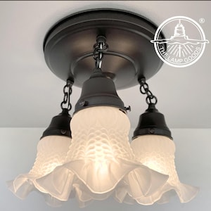 Delicate 1930&#39;s Flush Mount Ceiling LIGHT Chain Trio Vintage Frost Glass Ruffle Shades Hobnail Chandelier Kitchen Antique Bathroom Fixture