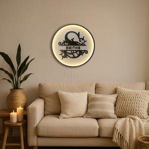 Letrero de apellido iluminado para familia, letrero de madera para recién comprometidos, letrero de pared personalizado para sala de estar, letrero de bienvenida hecho a mano, letrero de boda