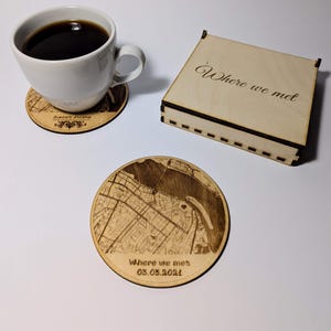 Karte Untersetzer Personalisierte Holzuntersetzer Tischuntersetzer Set Individuell gravierte Holzuntersetzer Heimatstadt Karte Untersetzer Heißgetränk Untersetzer Geschenk
