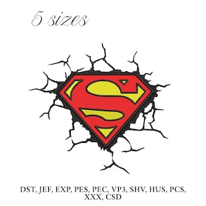 Op de afbeelding: Geborduurd Superman-logo in rood, geel en zwart, met een gebarsten effect. De tekst "5 sizes" staat boven het logo. Onder het logo staan bestandsformaat afkortingen: DST, JEF, EXP, PES, PEC, VP3, SHV, HUS, PCS, XXX, CSD.