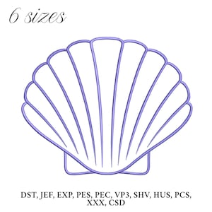 Puede incluir: Un diseño de concha marina de color lila claro con un contorno detallado. La imagen incluye el texto "6 tamaños" en la parte superior y varias abreviaturas de formatos de archivo en la parte inferior, como DST, JEF y EXP. El diseño es adecuado para bordados o arte digital.