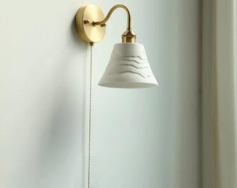 Applique da parete in ceramica e ottone, paralume a forma di fiore, lampada da comodino