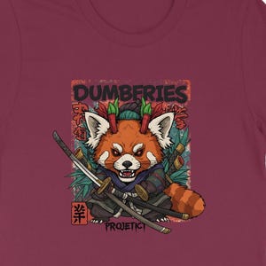 Camiseta de panda rojo samurái, adorable camiseta con estampado de panda rojo, camiseta con arte animal único, divertido regalo de panda rojo, genial camiseta de panda guerrero, estilo caricatura